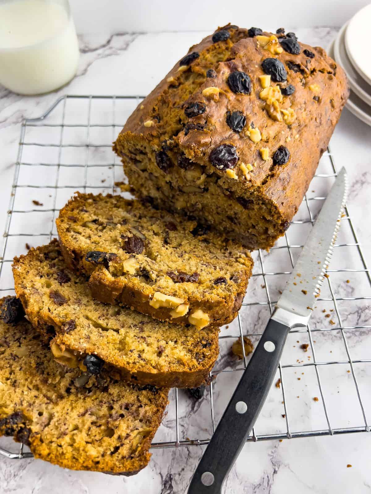 Finish baked banana bread slices on the table.