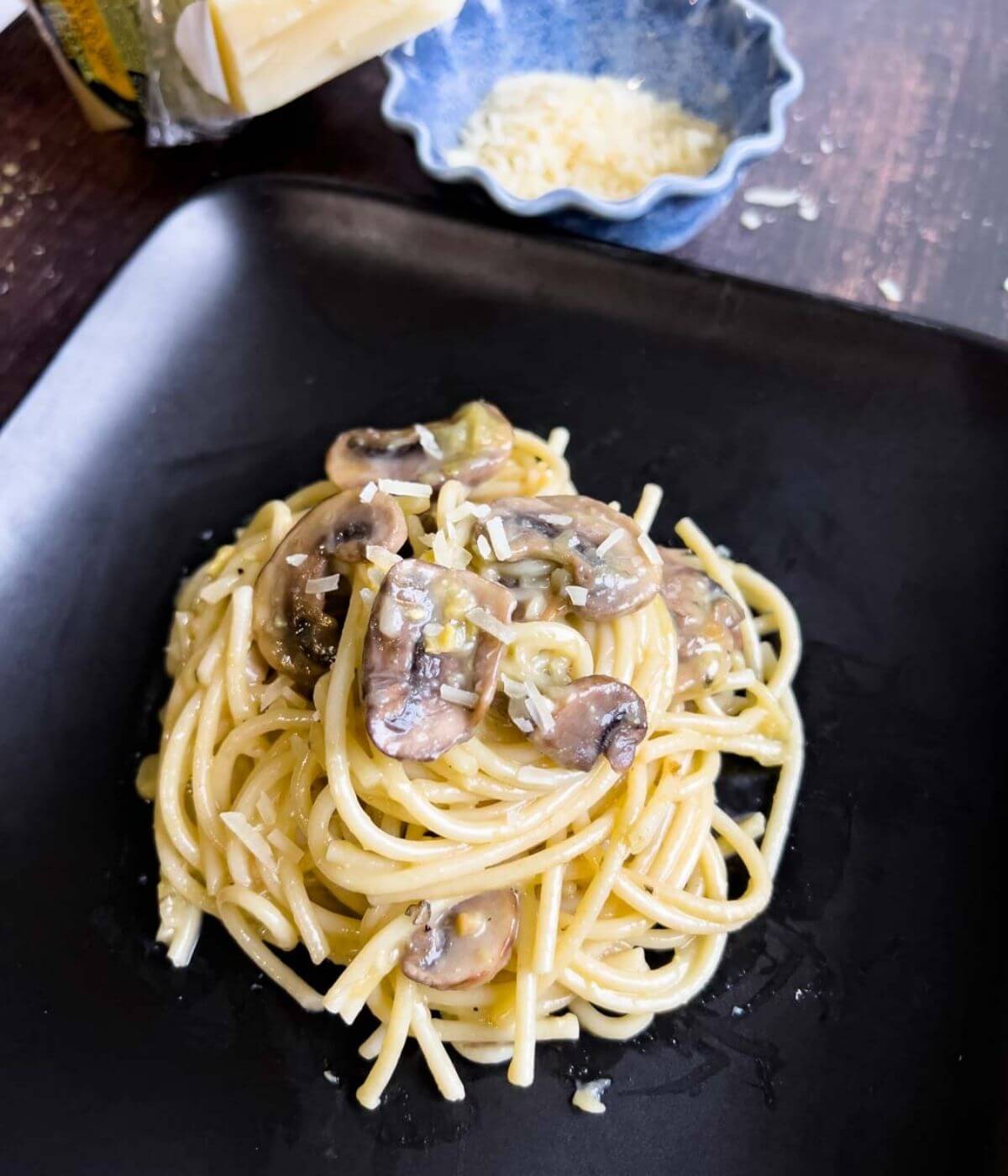 Carbonara mushroom on a plate.