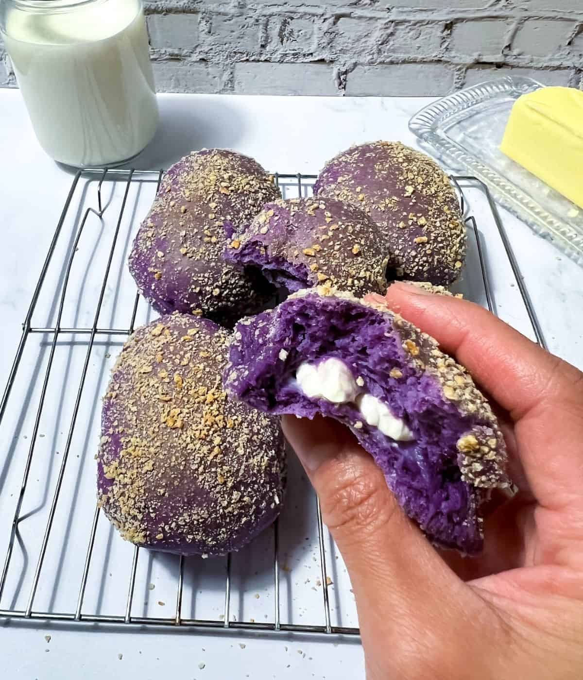 Purple Bread Rolls (Ube Pandesal)