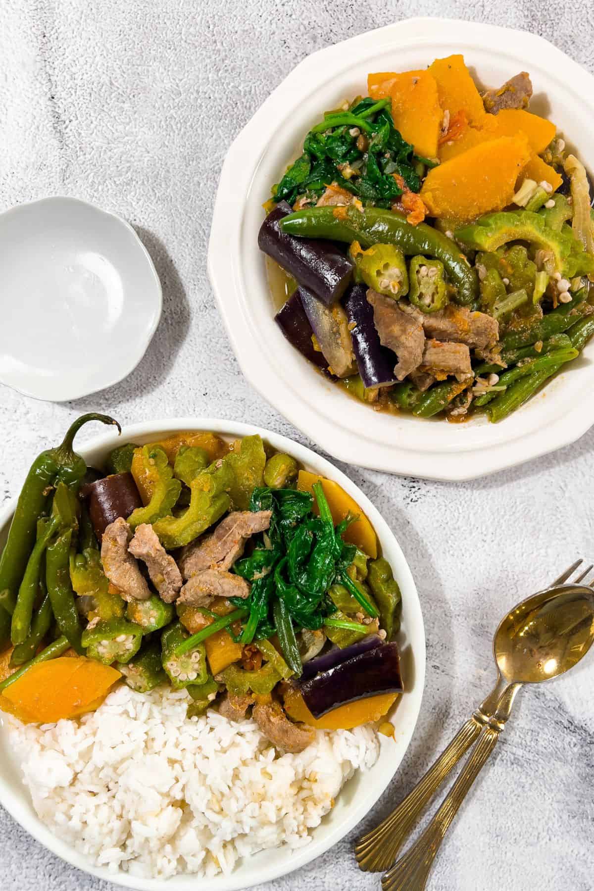 Two plates of pinakbeton the table.