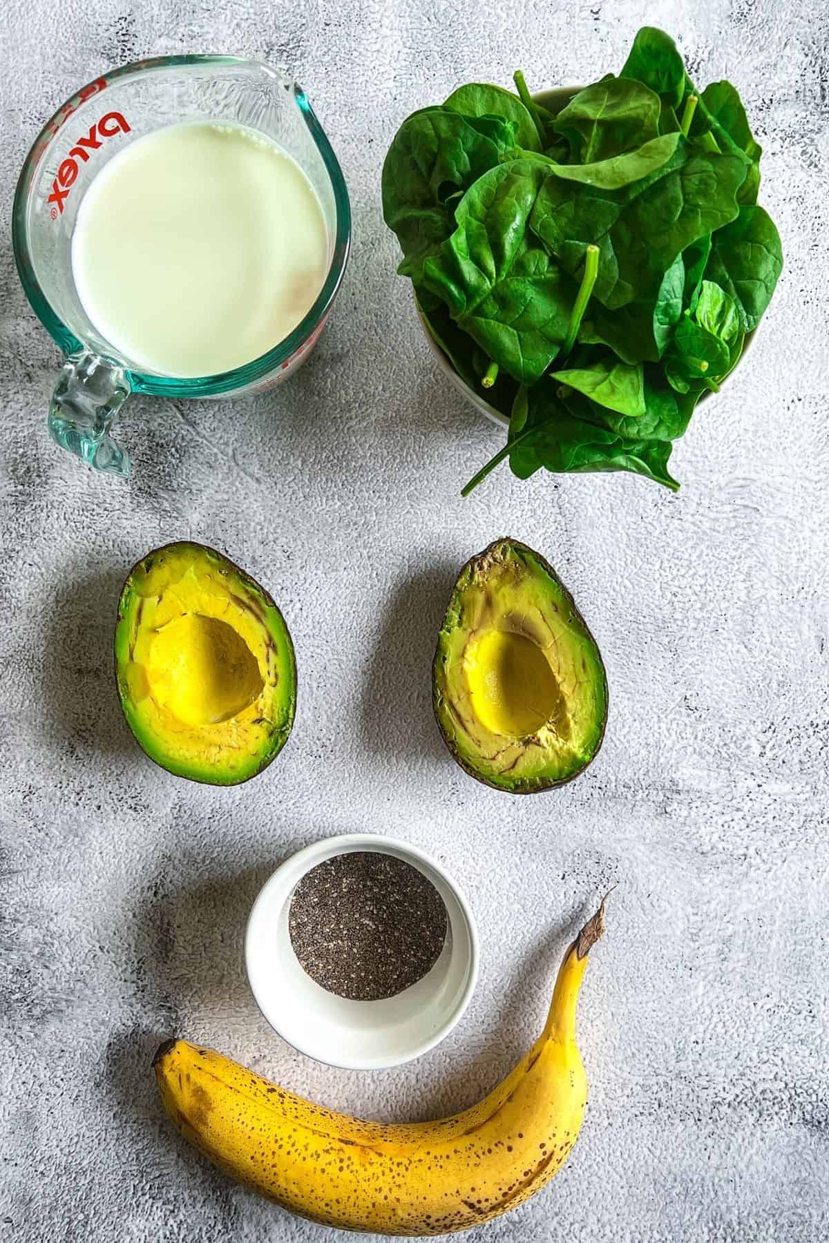 Ingredients for green smoothie.