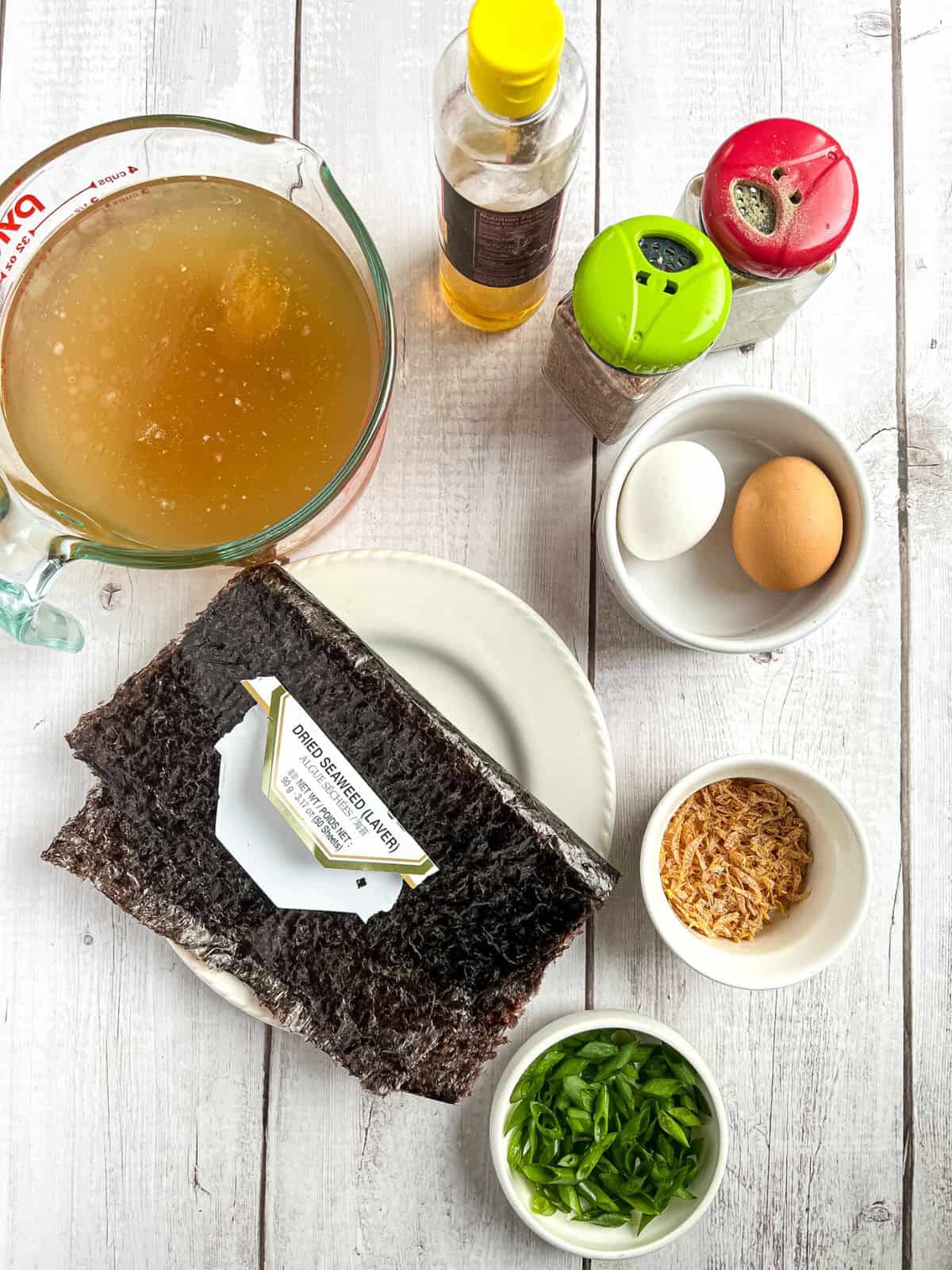Ingredients for seaweed egg drop soup.