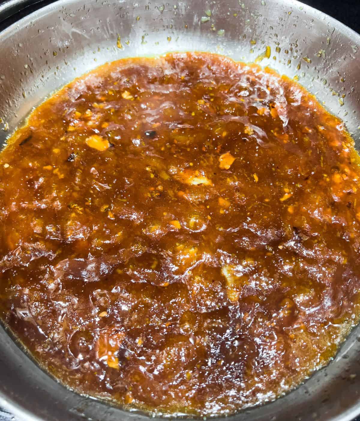 Cooking the sauce until thicken.
