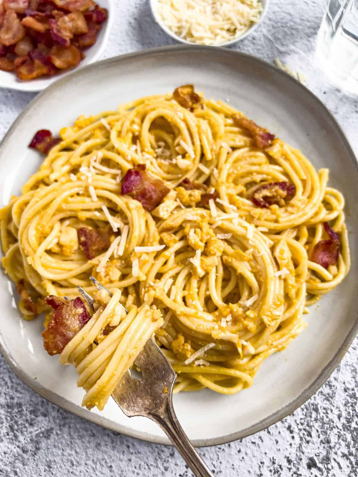 Finish dish of salted egg pasta in a plate.